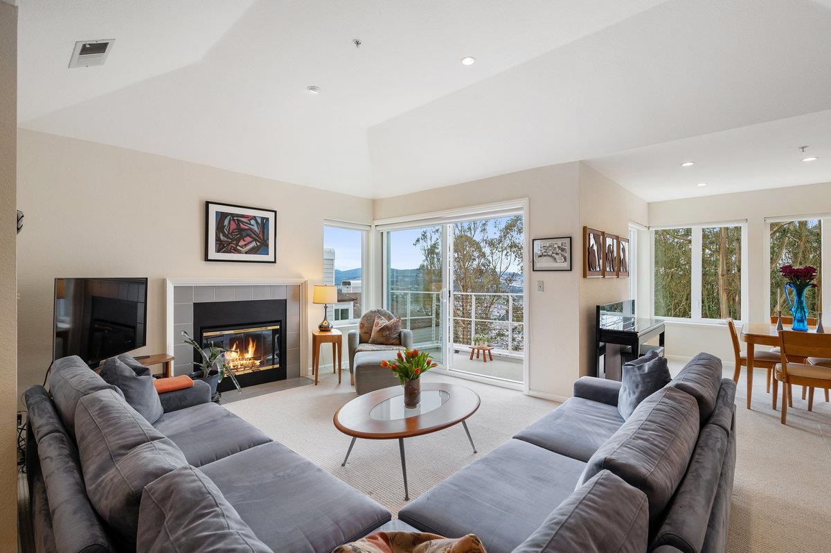 495 Mountain View DR 1