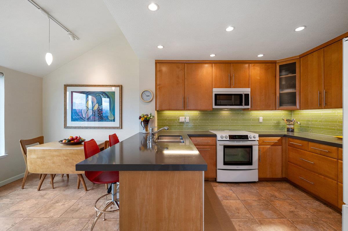 495 Mountain View DR 1