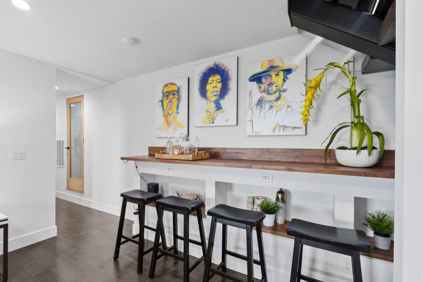 1576 Winding WAY