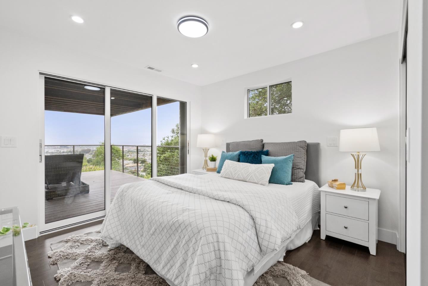 1576 Winding WAY