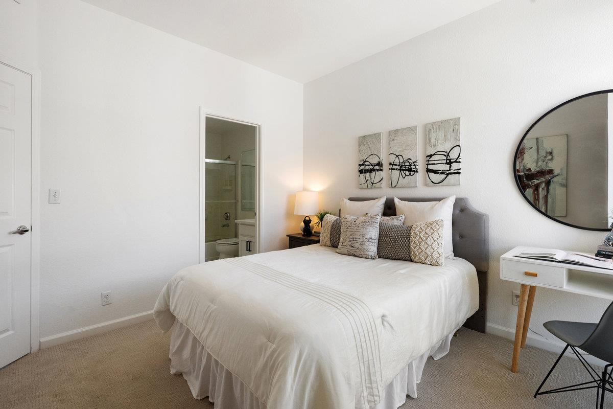 700 Baltic Circle 732