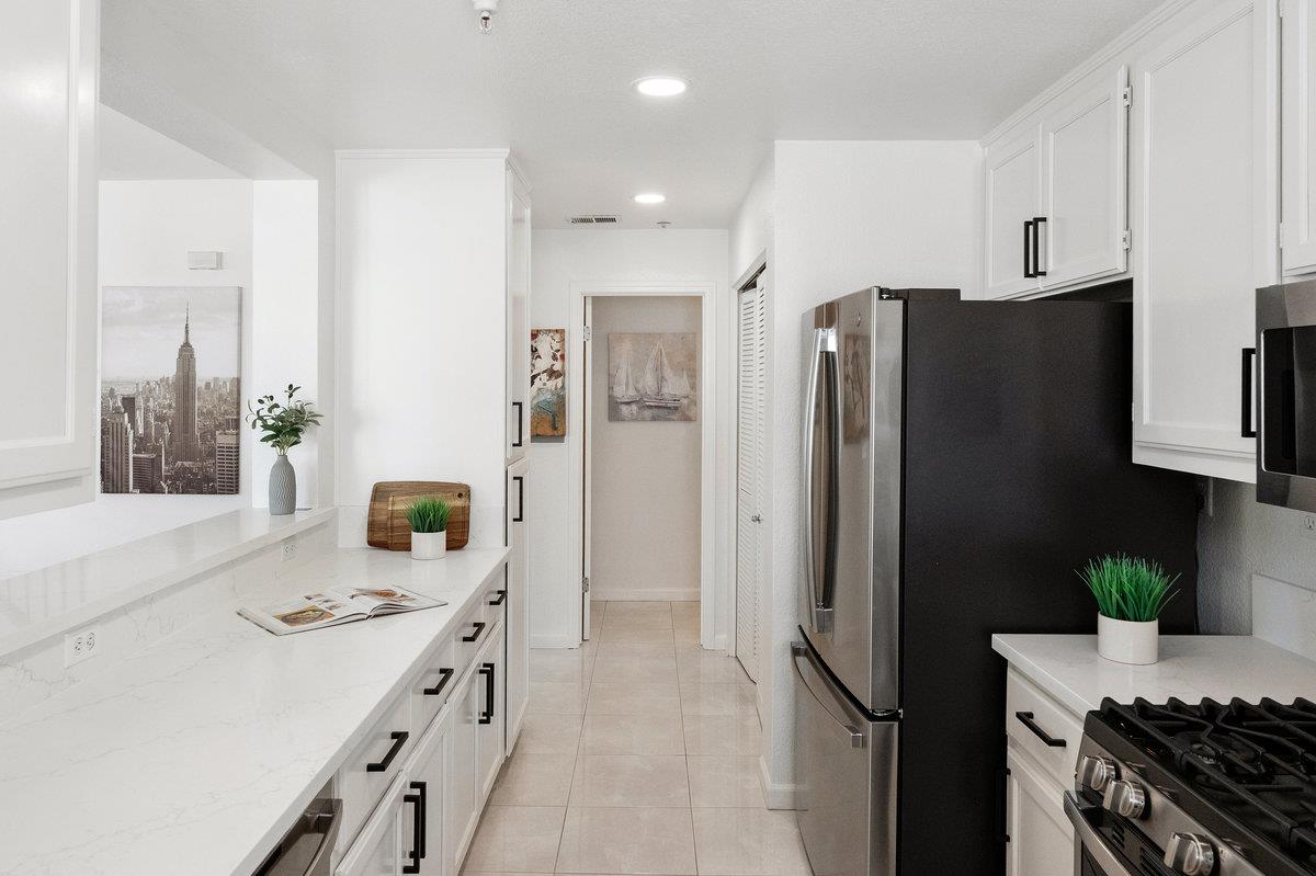 700 Baltic Circle 732