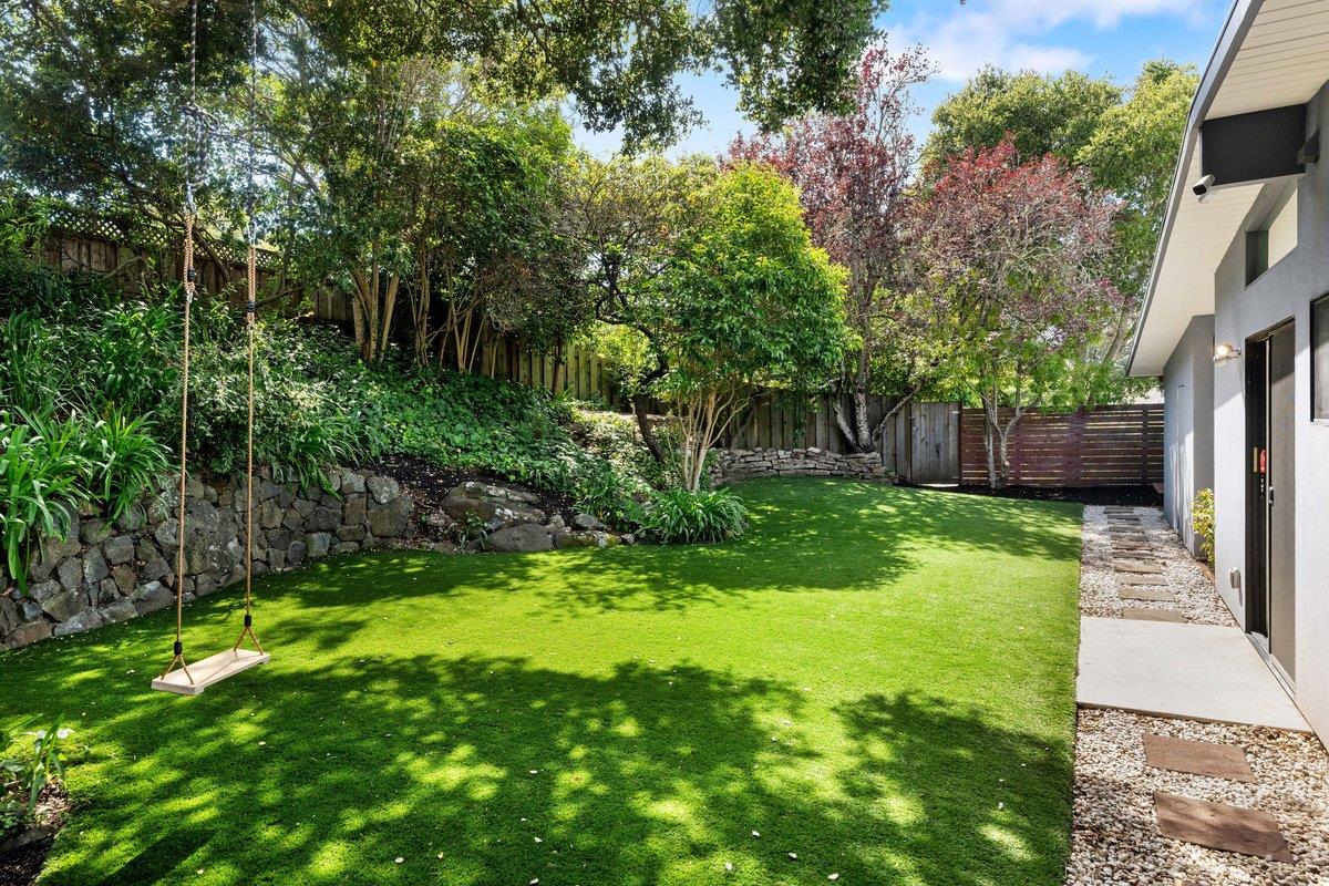 10 Laurel Hill Court