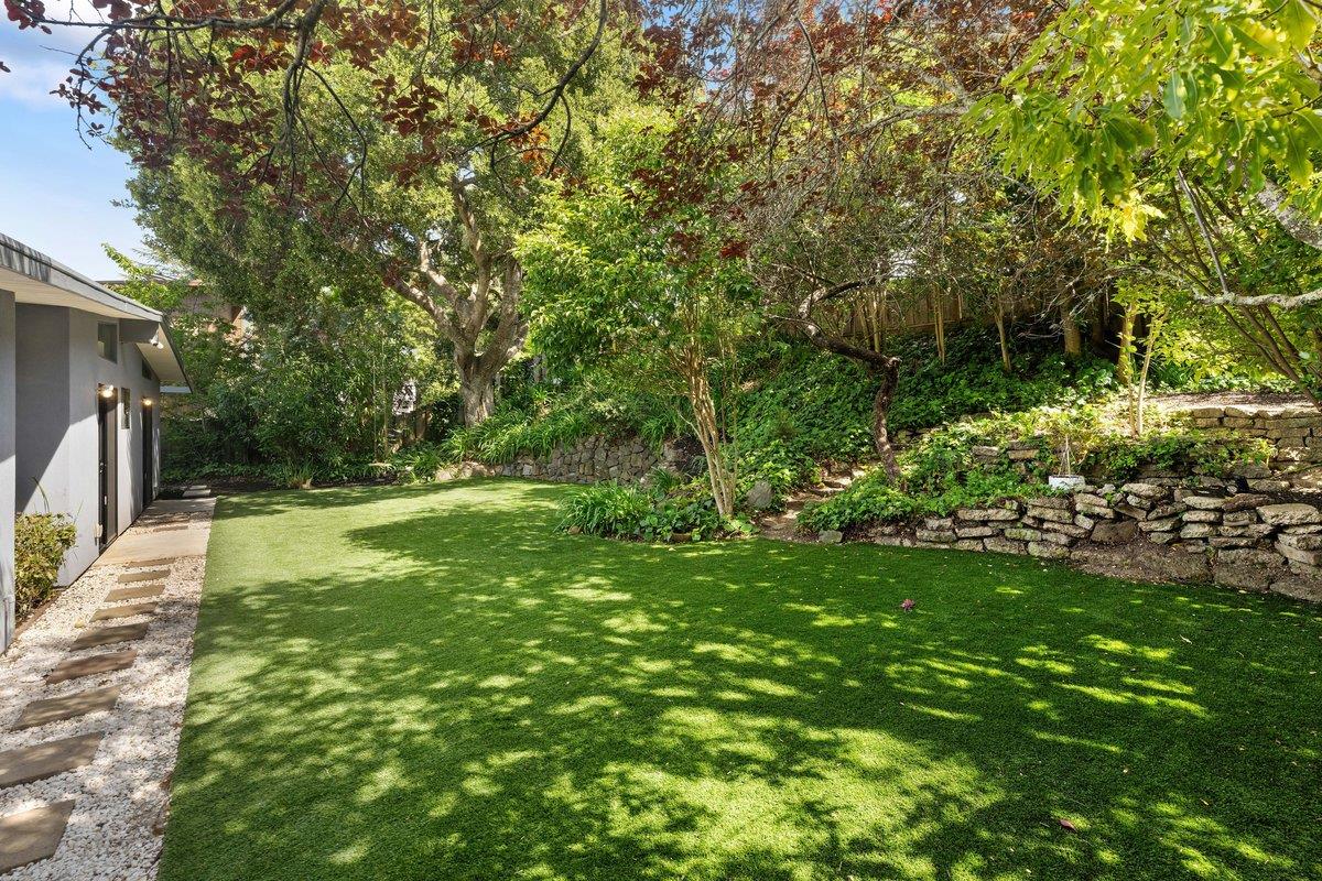 10 Laurel Hill Court
