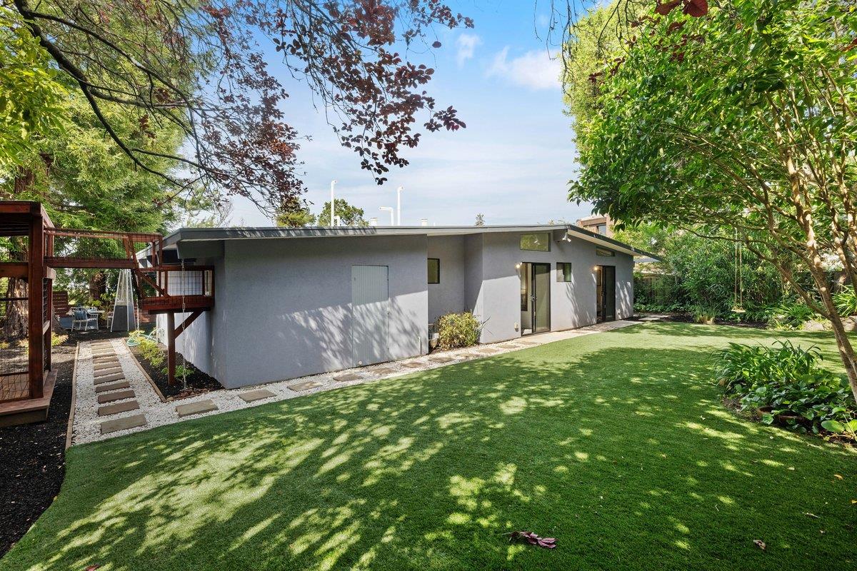 10 Laurel Hill Court