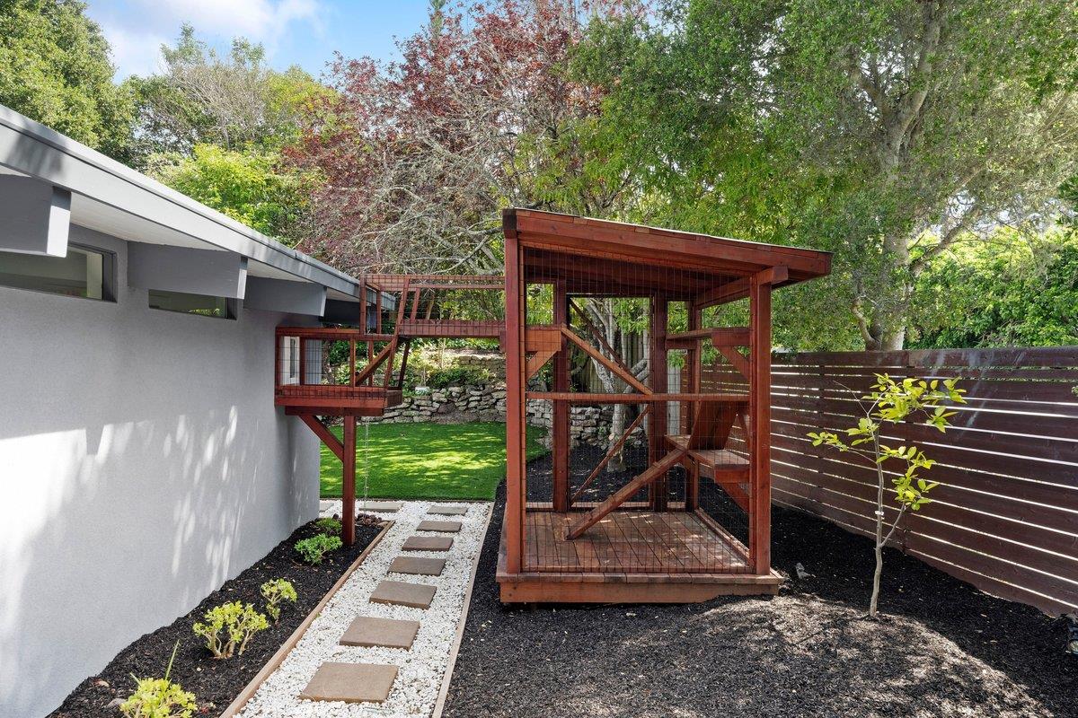 10 Laurel Hill Court