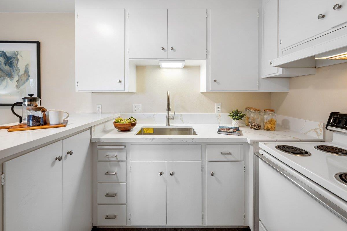 Hudson ST Unit: 207