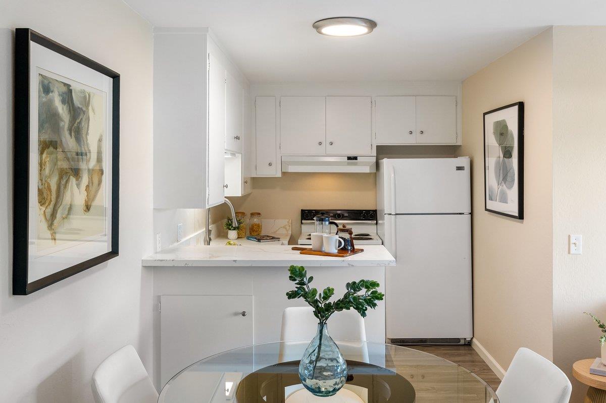 Hudson ST Unit: 207