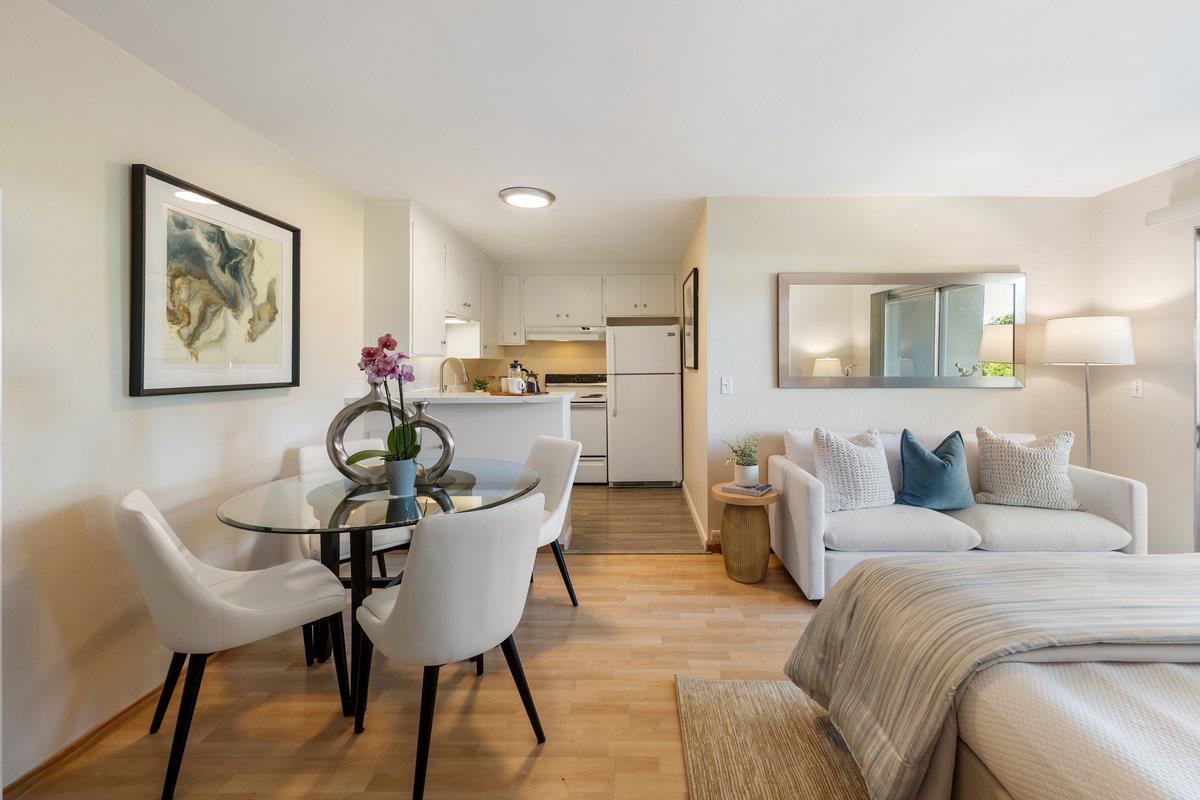 Hudson ST Unit: 207