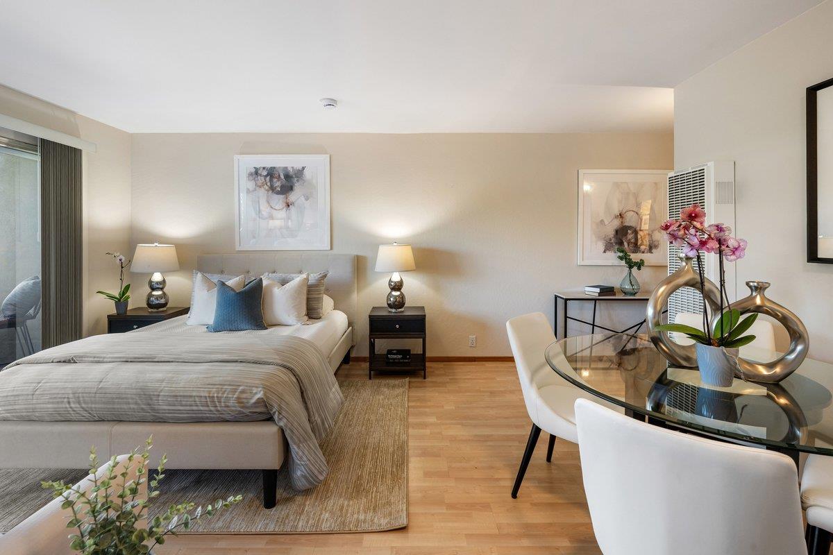 Hudson ST Unit: 207