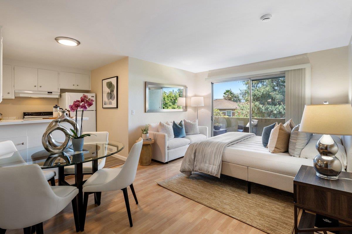 Hudson ST Unit: 207