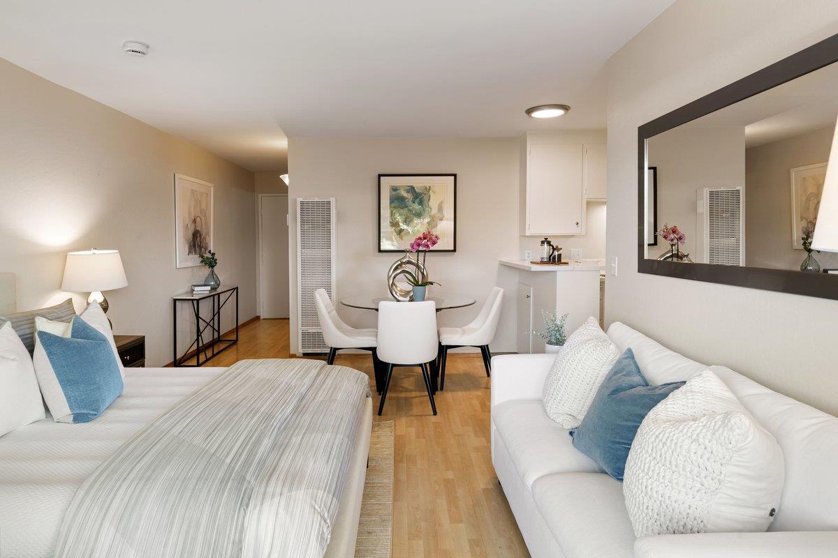Hudson ST Unit: 207