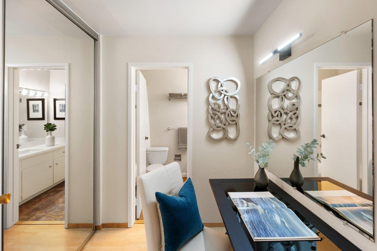 Hudson ST Unit: 207