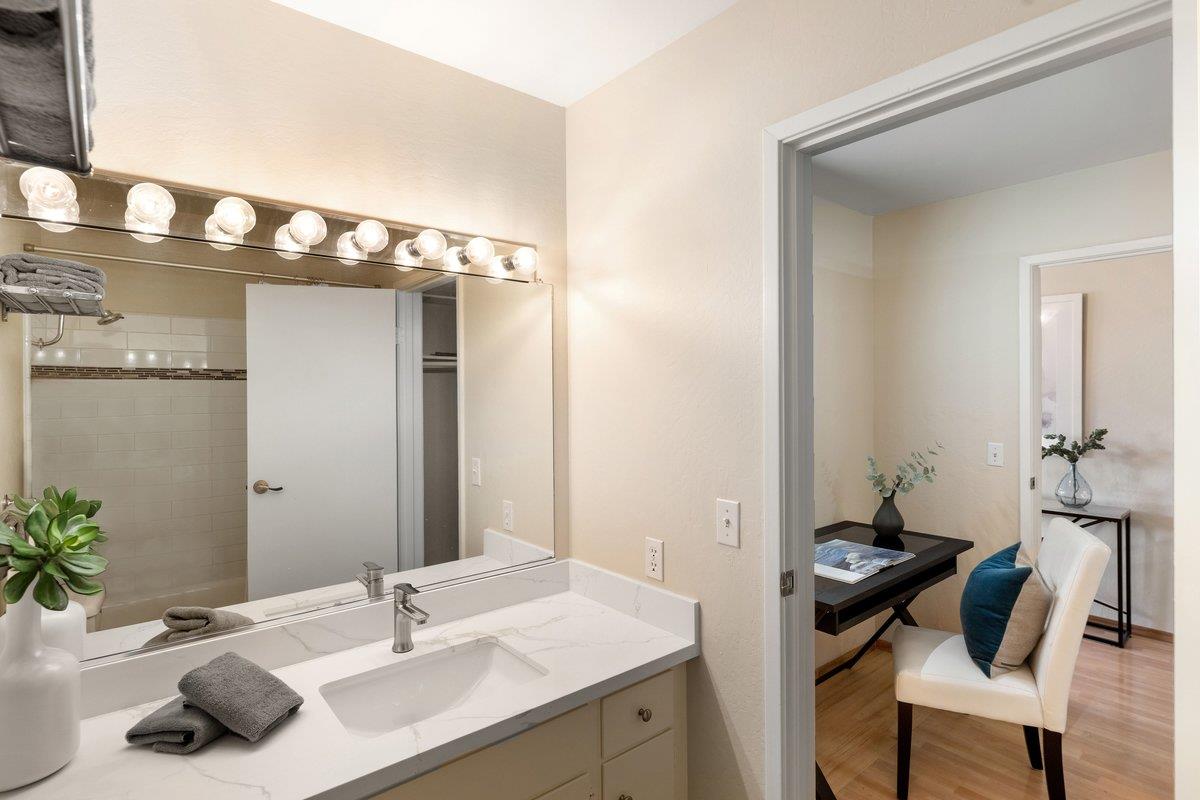 Hudson ST Unit: 207