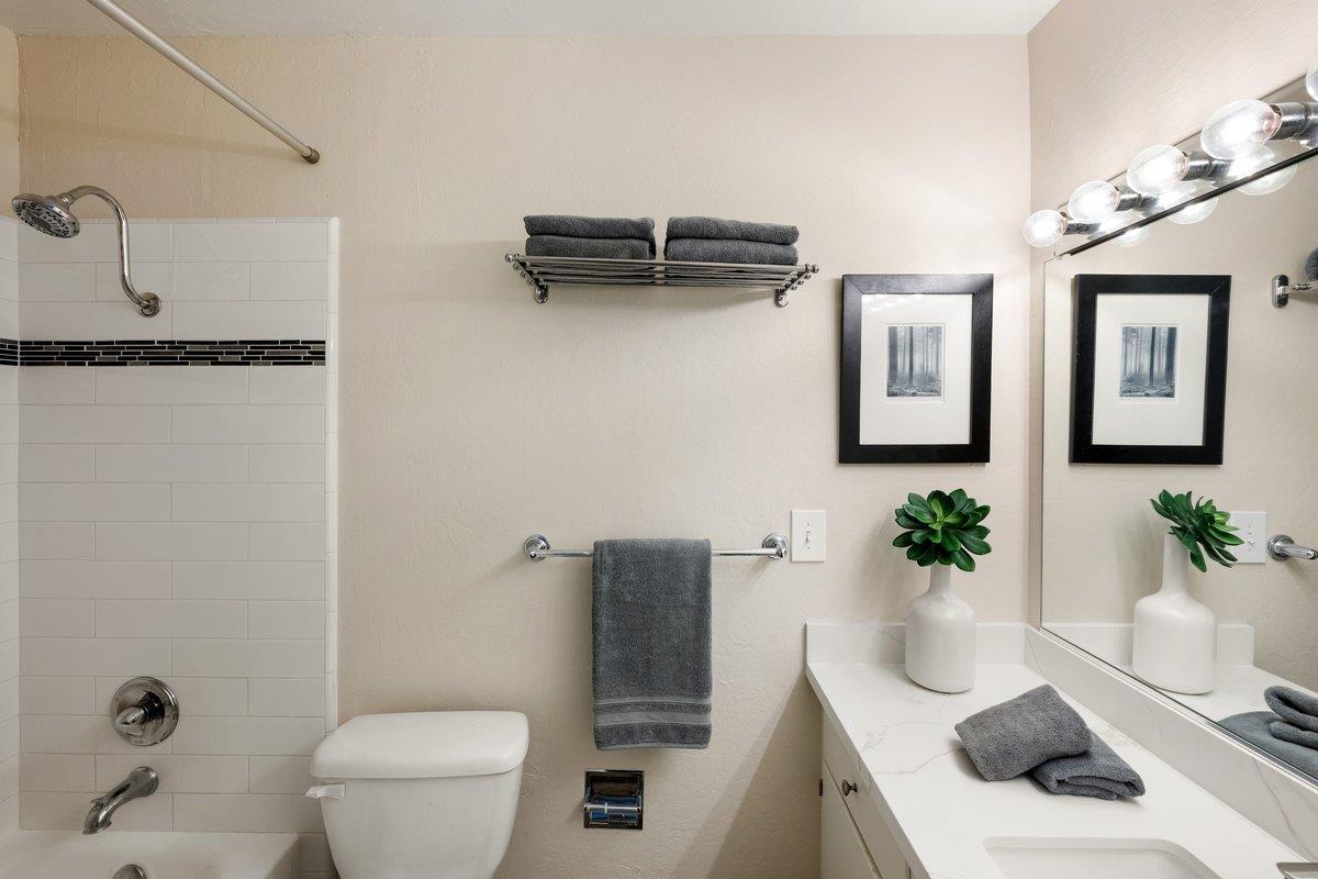 Hudson ST Unit: 207
