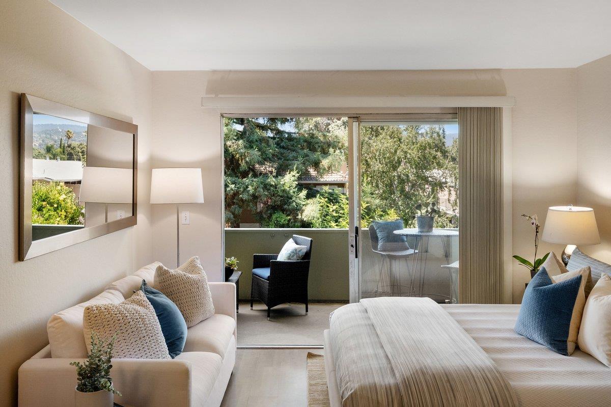 Hudson ST Unit: 207