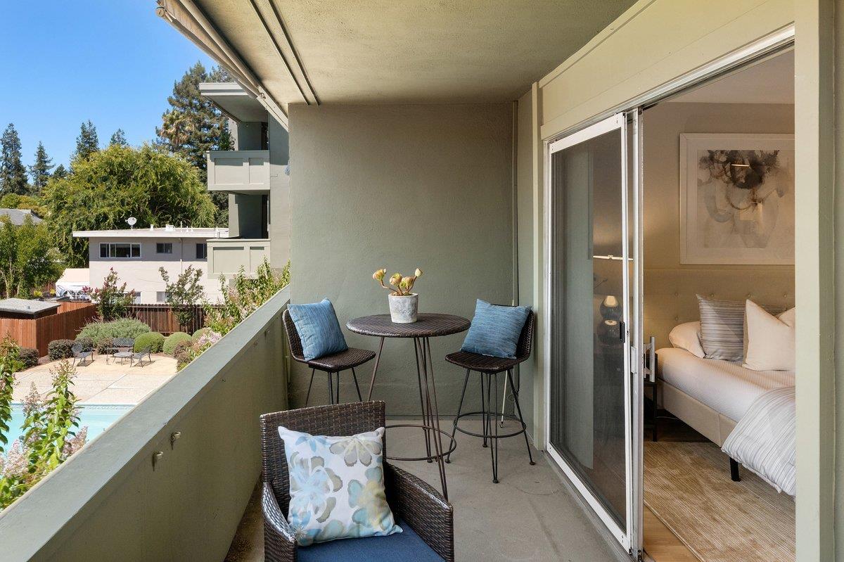 Hudson ST Unit: 207