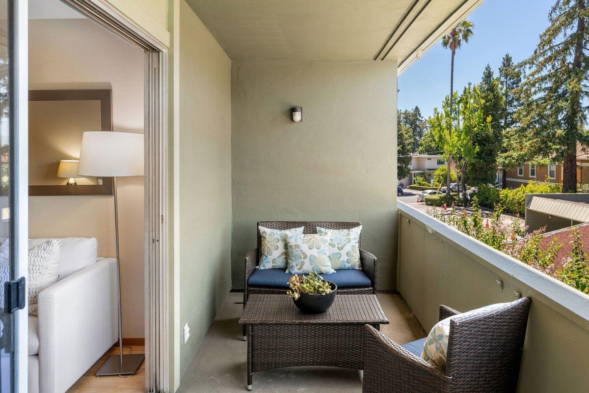 Hudson ST Unit: 207