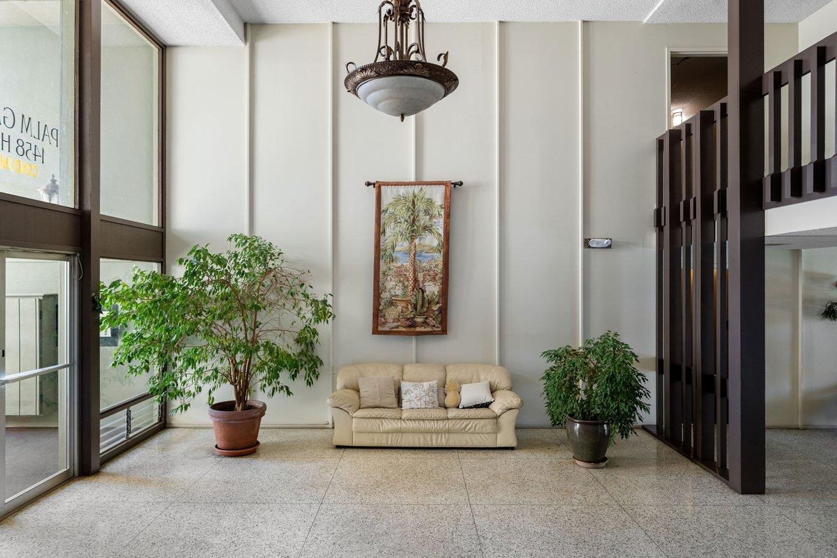 Hudson ST Unit: 207