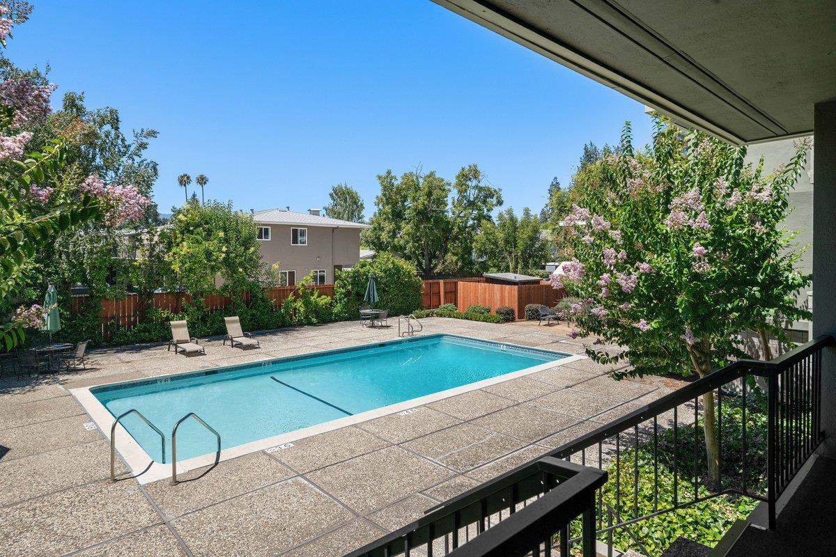 Hudson ST Unit: 207