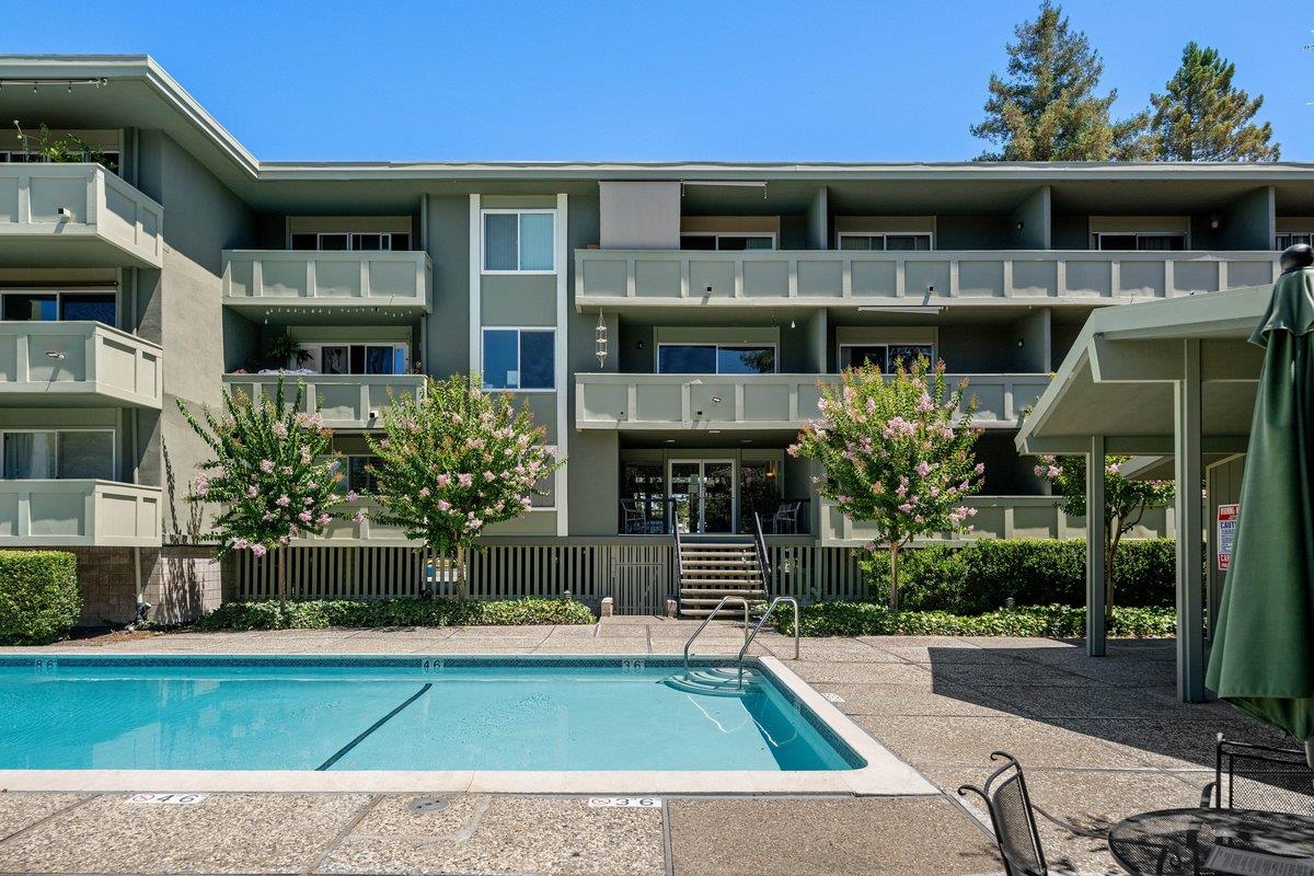 Hudson ST Unit: 207