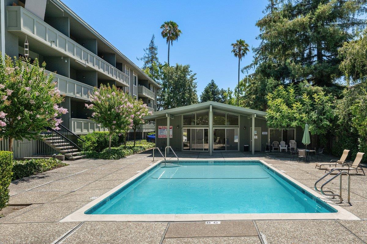 Hudson ST Unit: 207