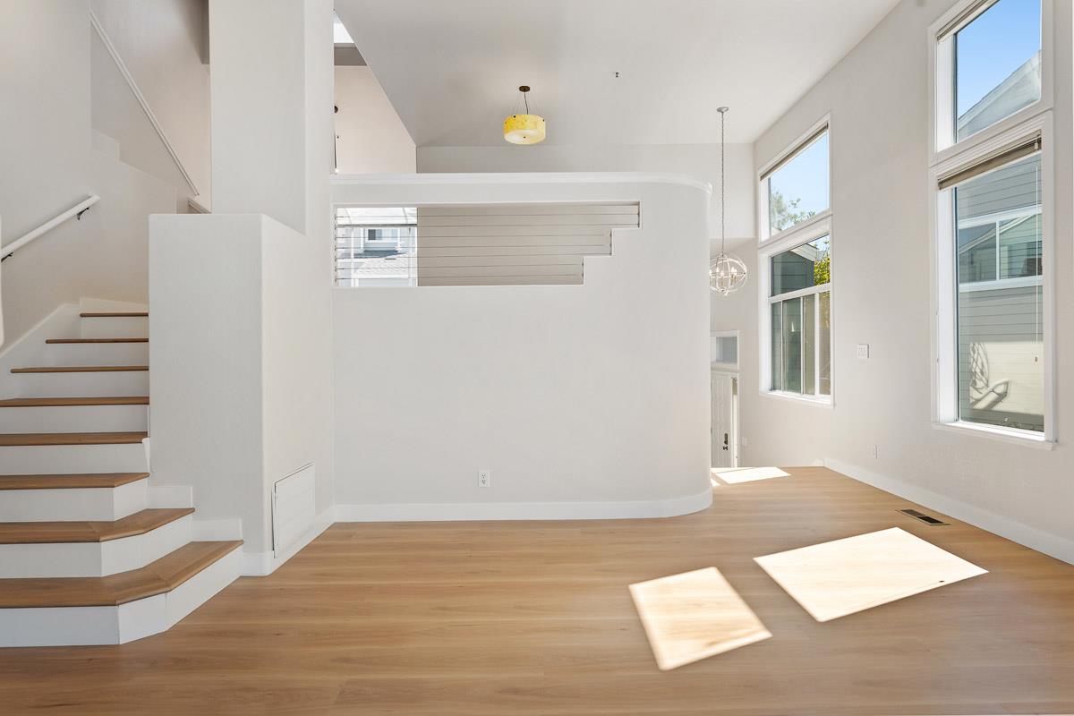 845 Columbia CIR