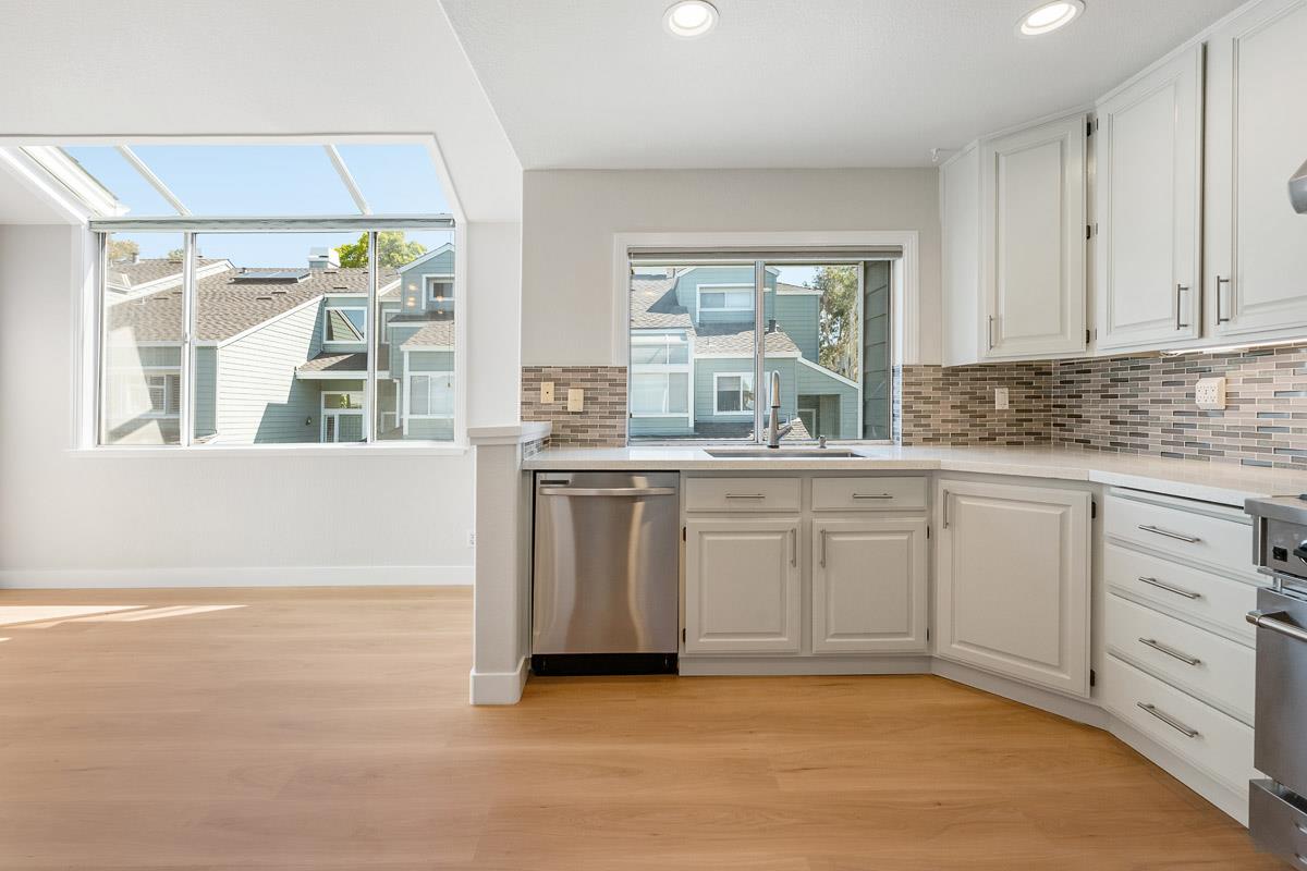 845 Columbia CIR