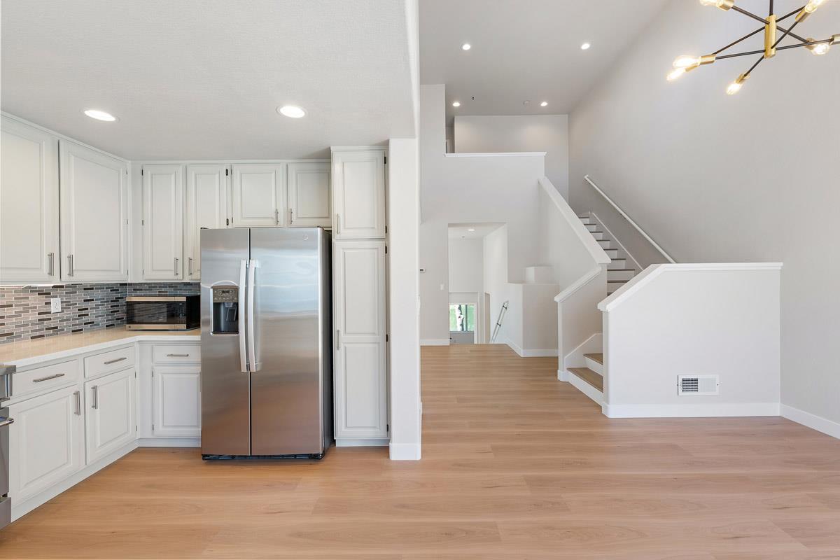 845 Columbia CIR