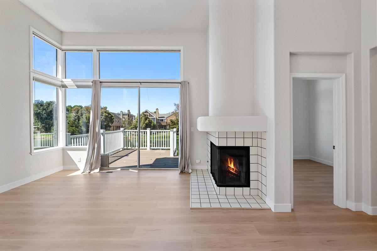 845 Columbia CIR