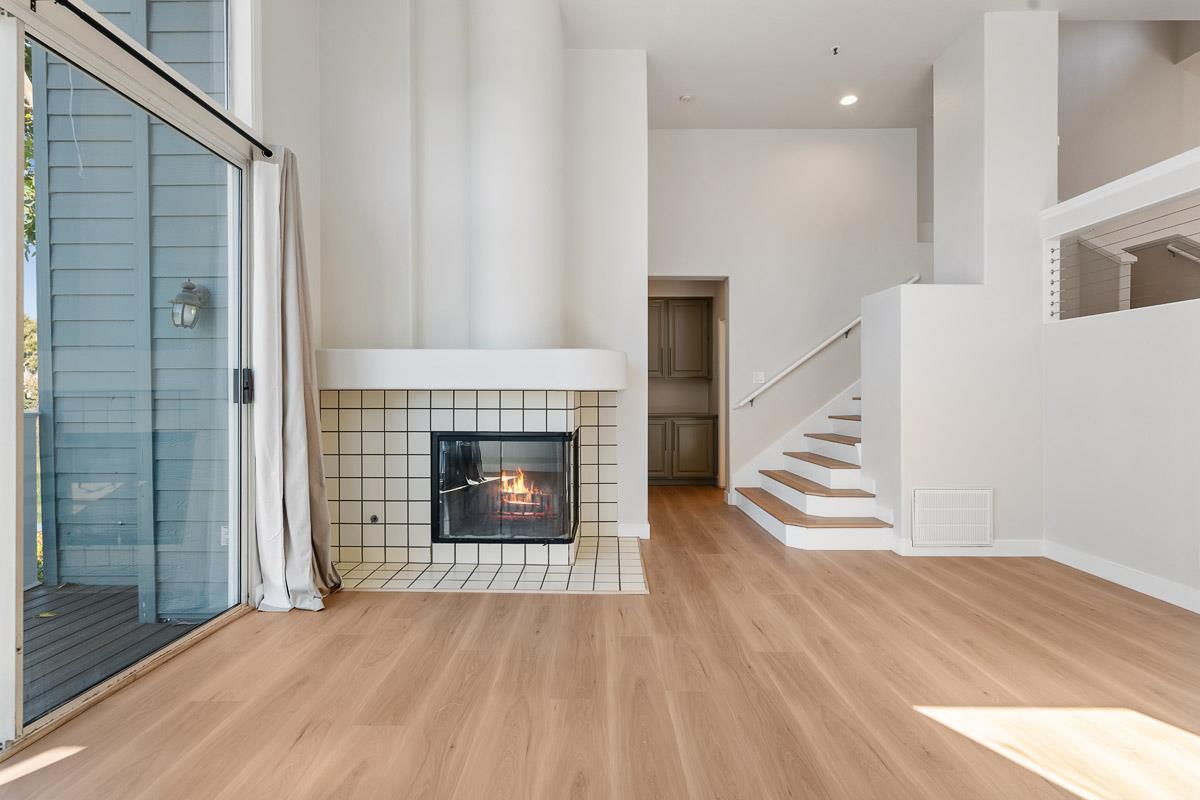 845 Columbia CIR