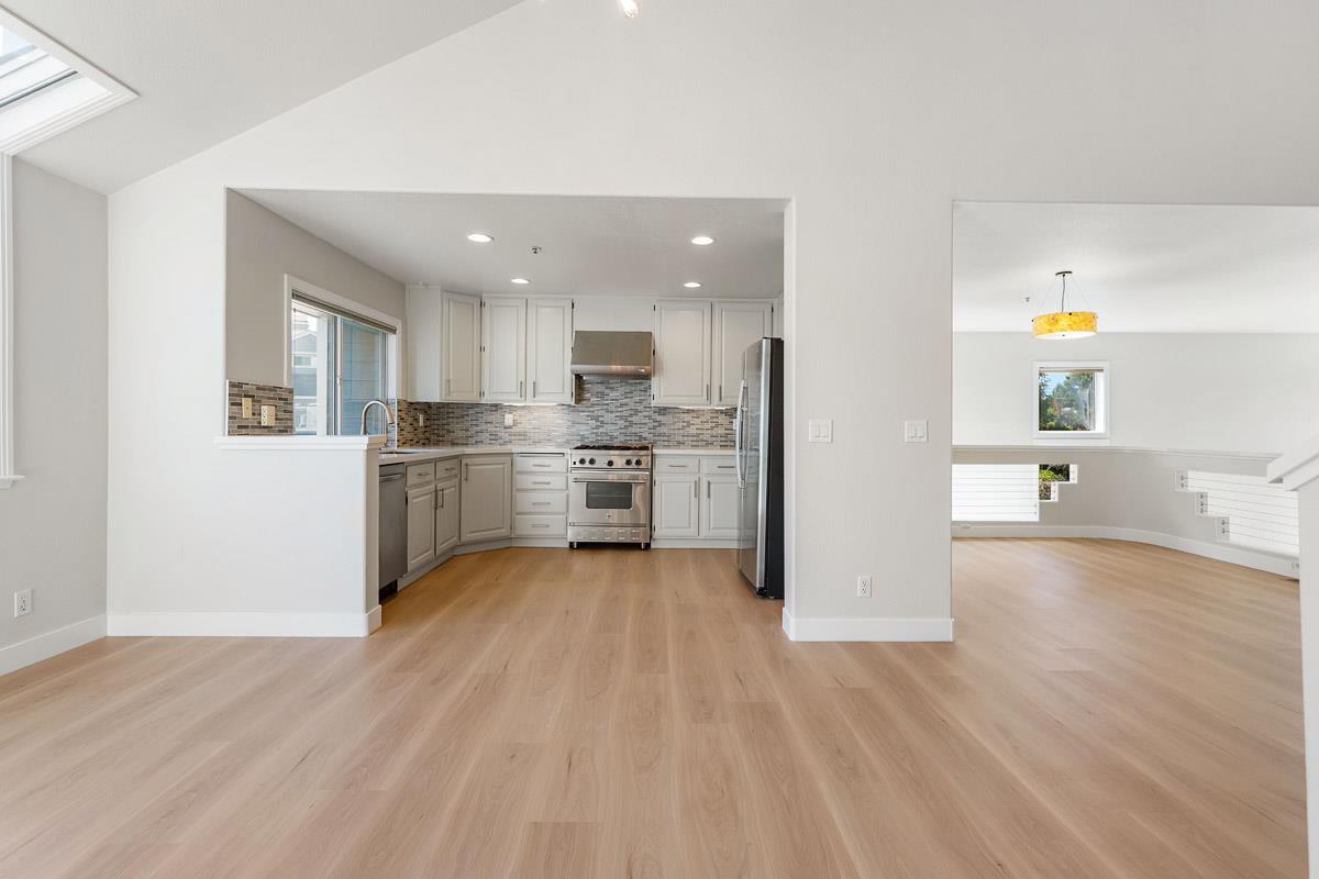 845 Columbia CIR