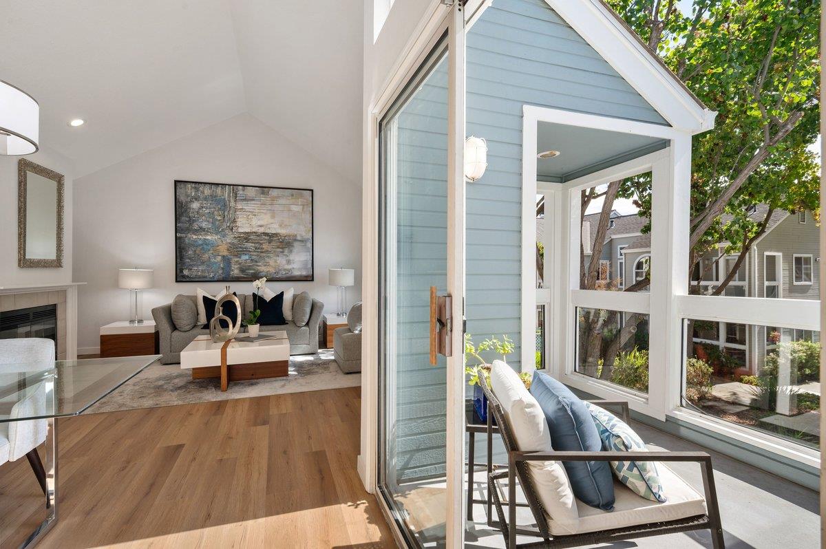 825 Portwalk PL