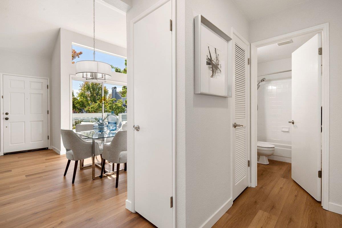 825 Portwalk PL