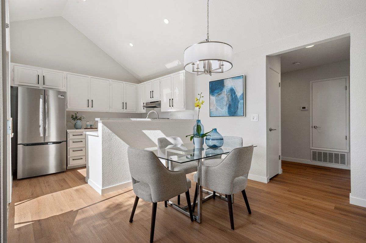 825 Portwalk PL