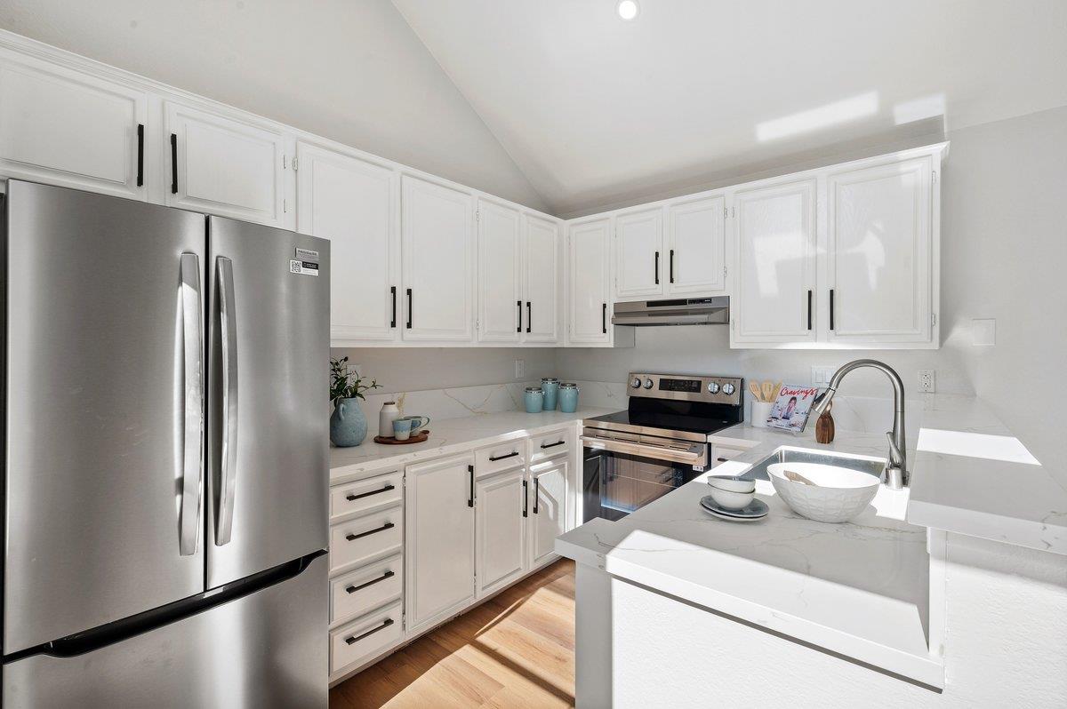 825 Portwalk PL