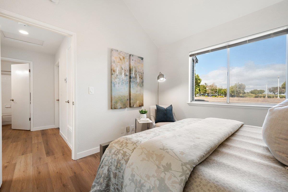 825 Portwalk PL