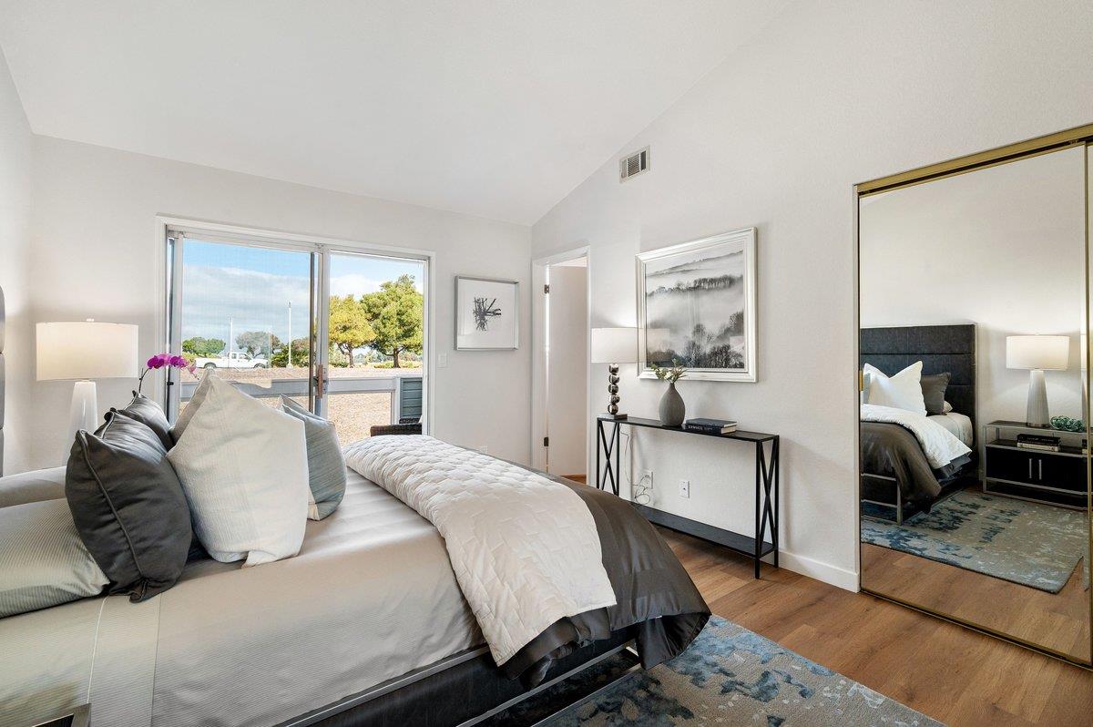 825 Portwalk PL