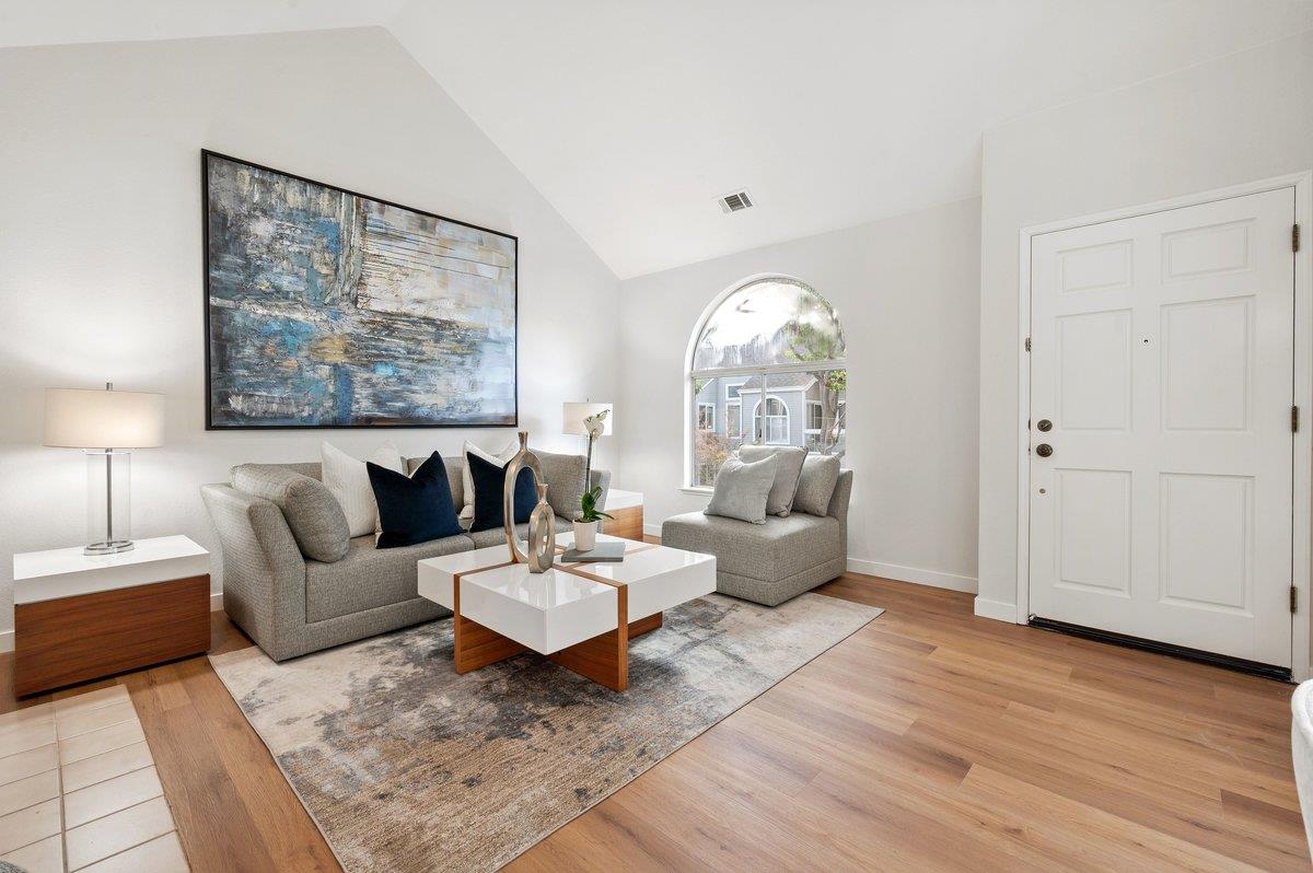 825 Portwalk PL