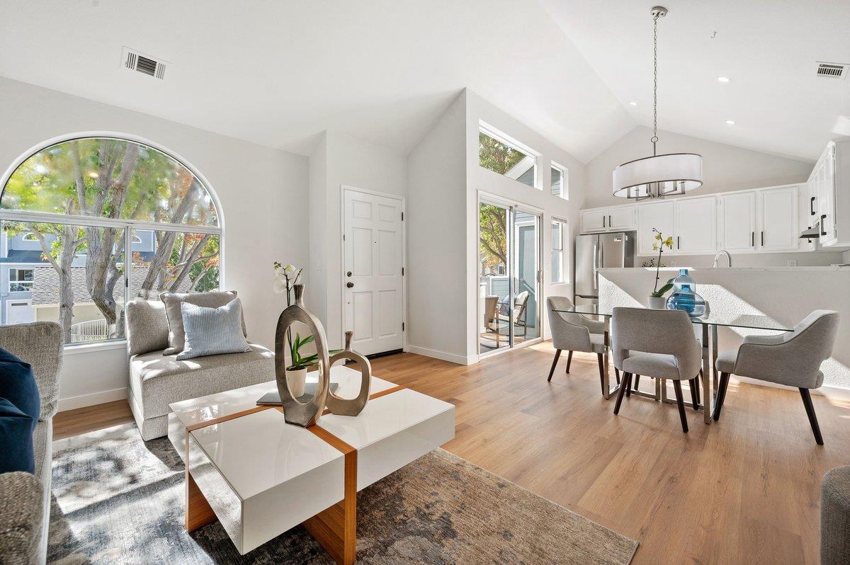 825 Portwalk PL