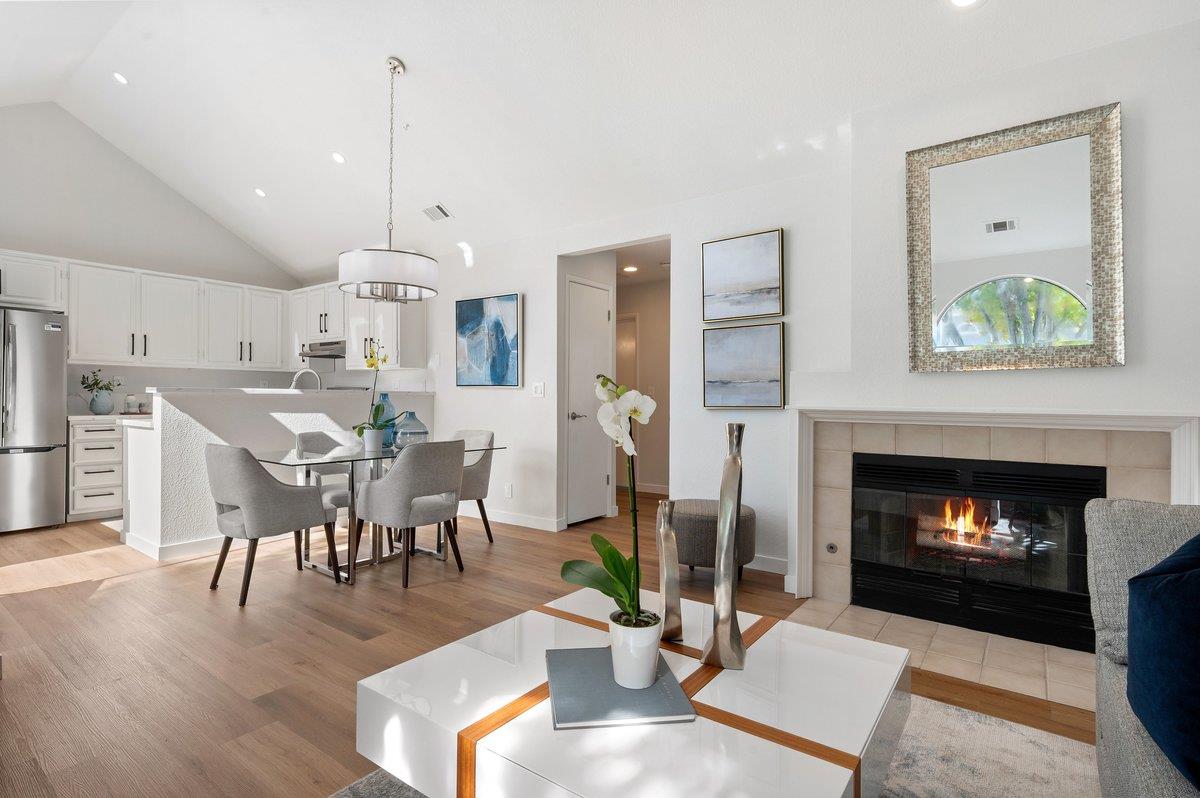 825 Portwalk PL