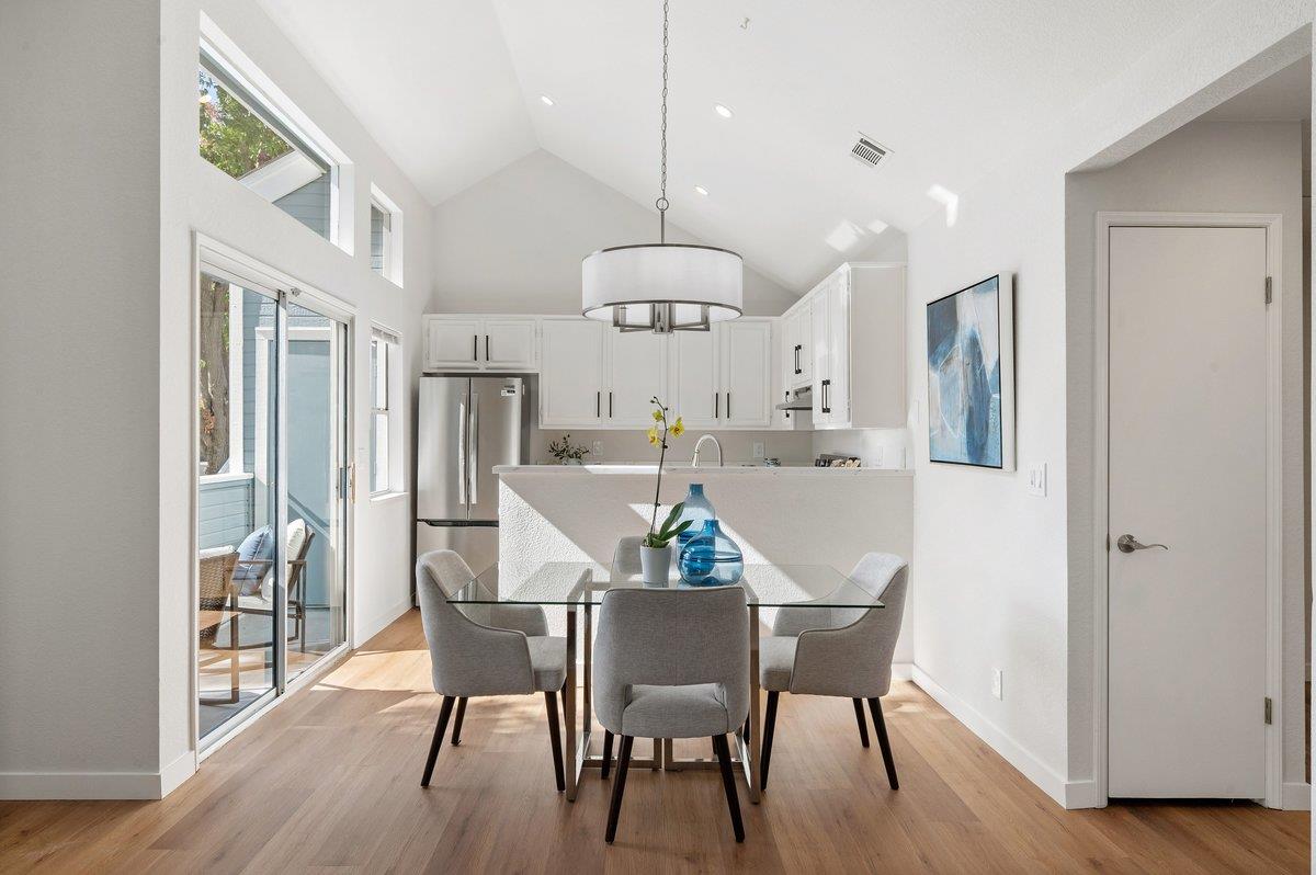 825 Portwalk PL