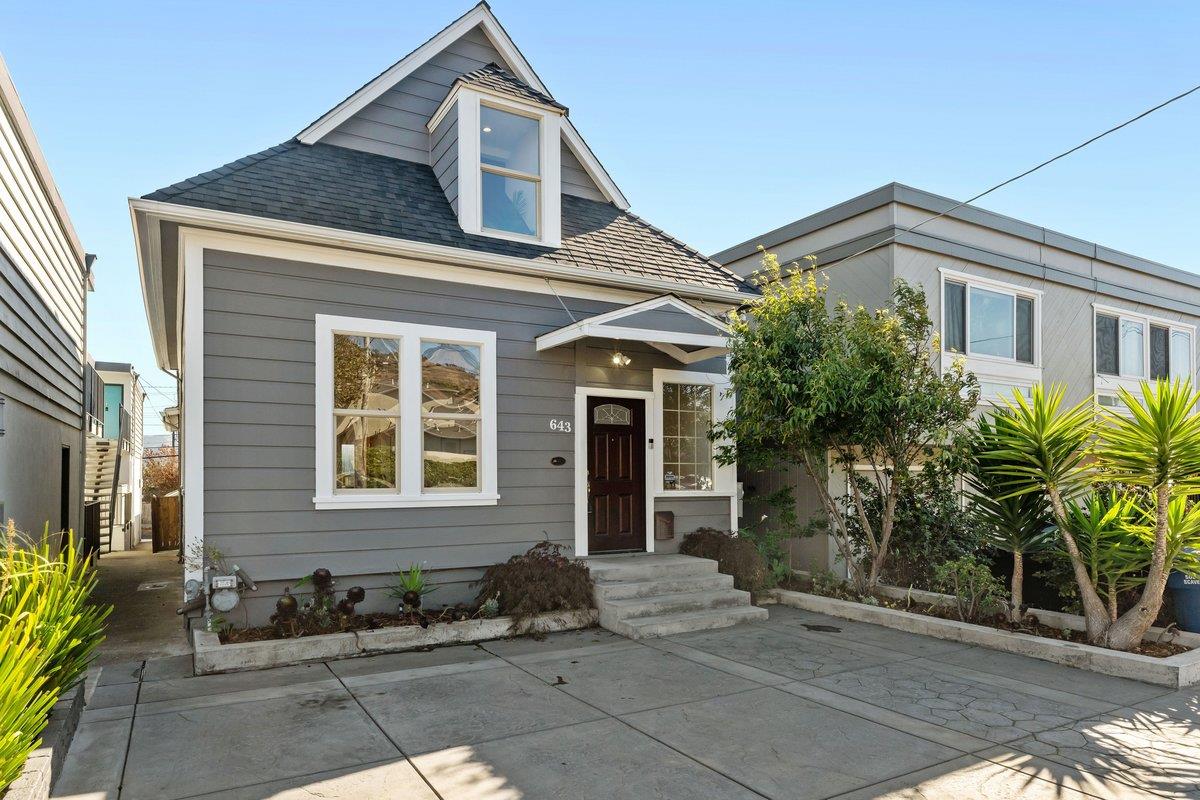 643 Grand AVE
