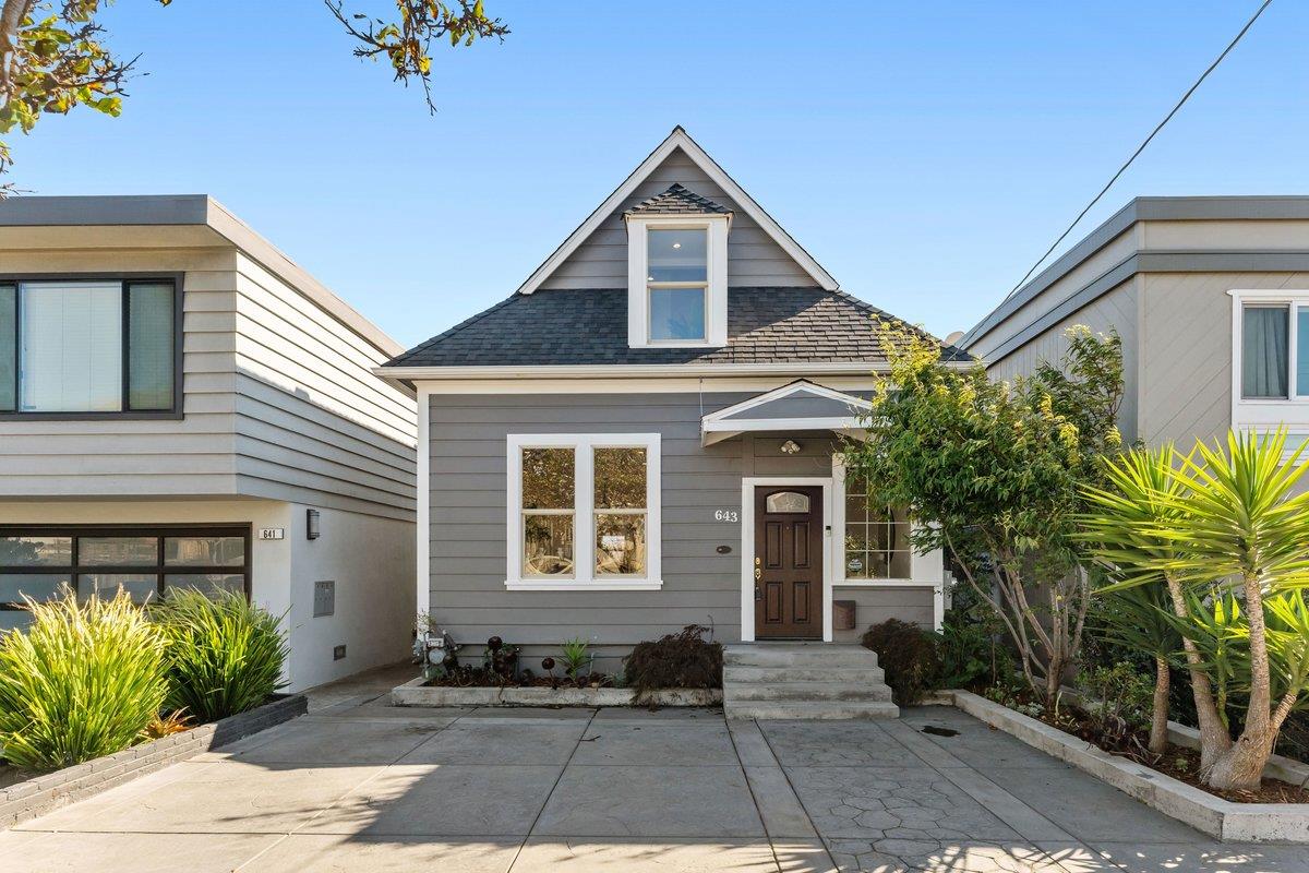 643 Grand AVE
