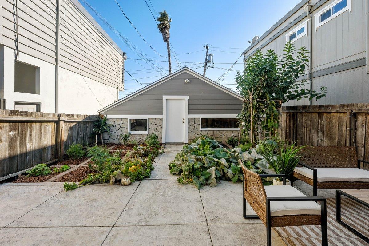 643 Grand AVE