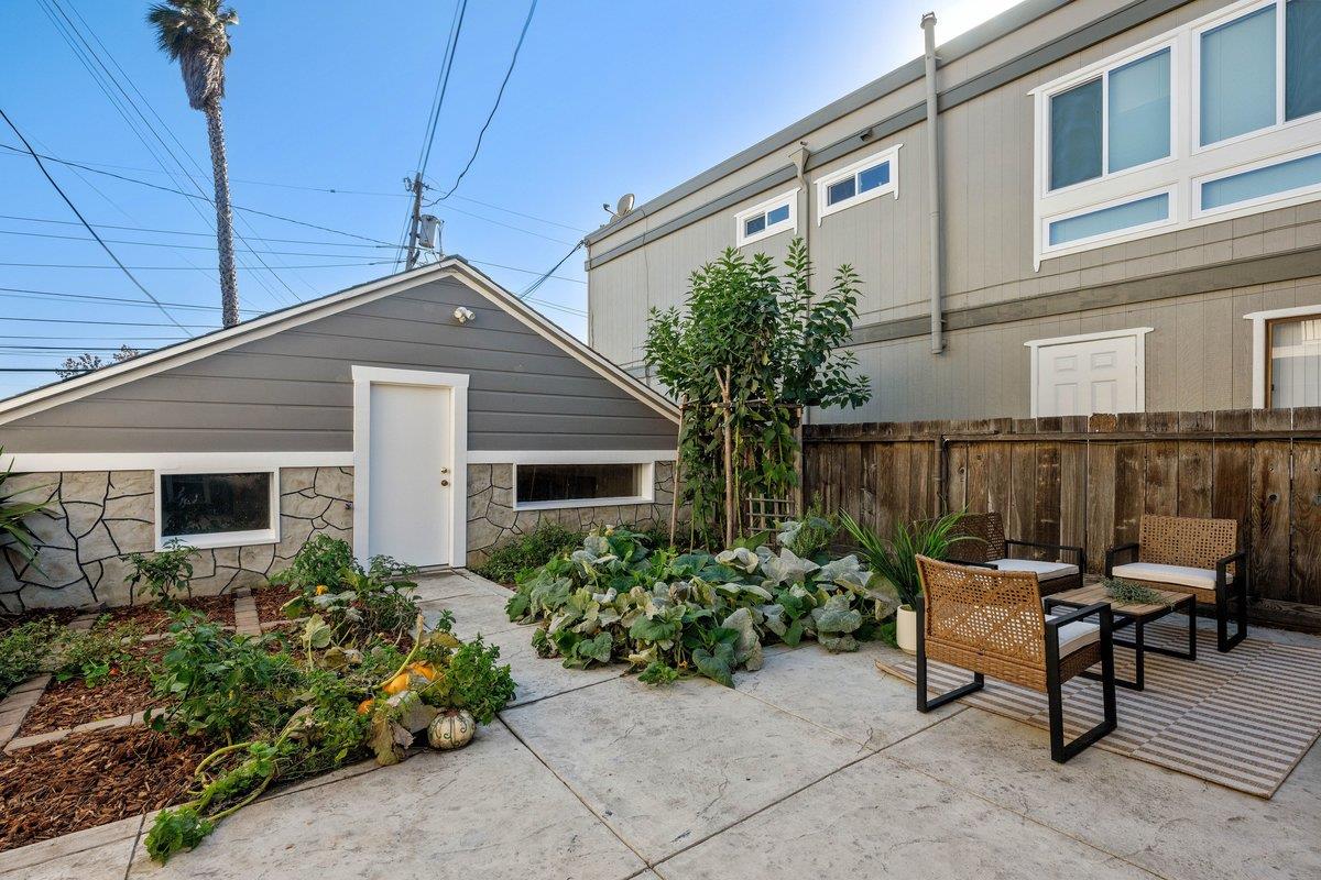 643 Grand AVE