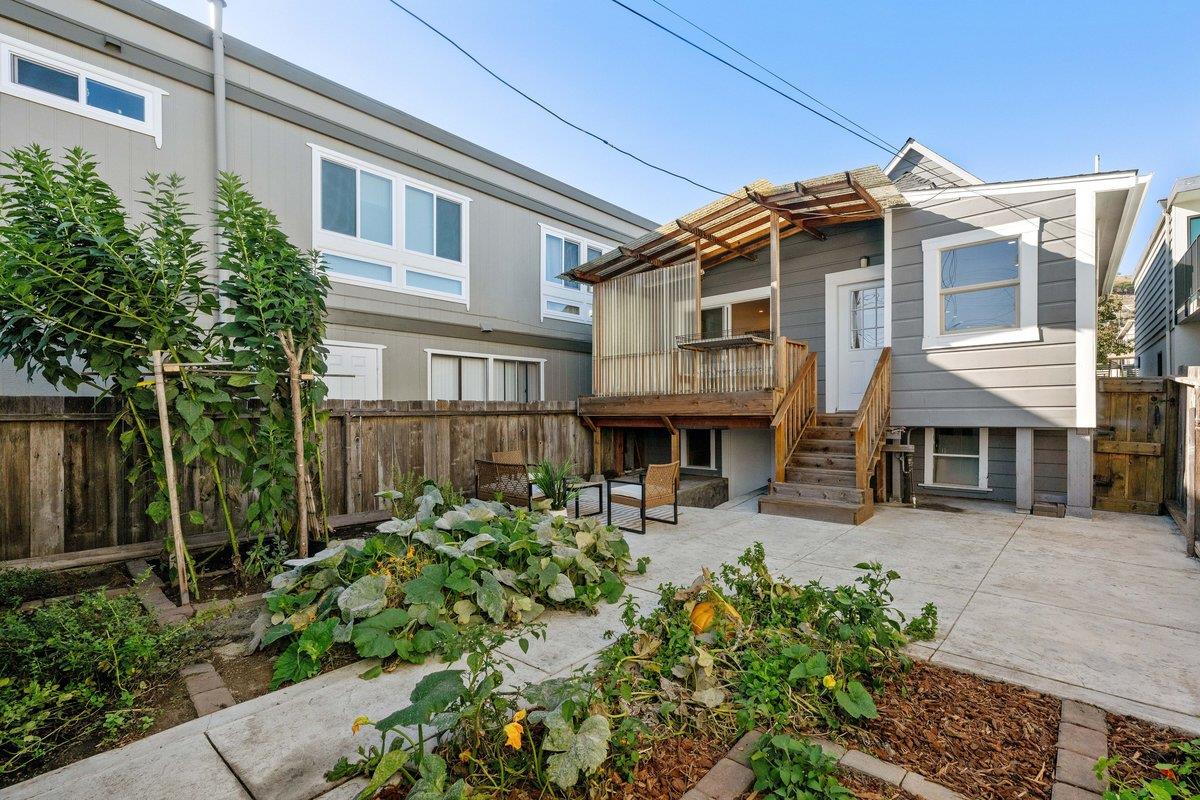 643 Grand AVE
