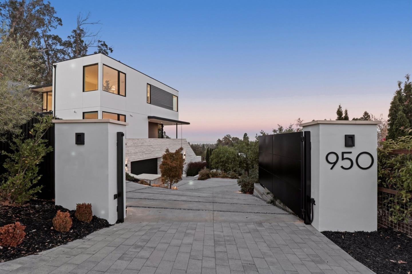 950 Macadamia DR