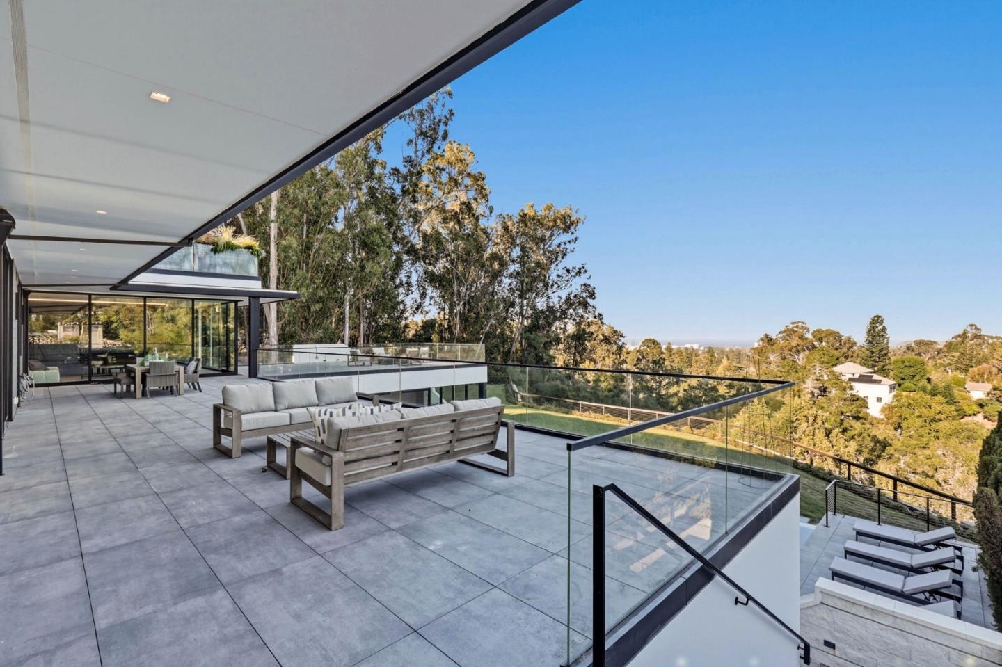 950 Macadamia DR