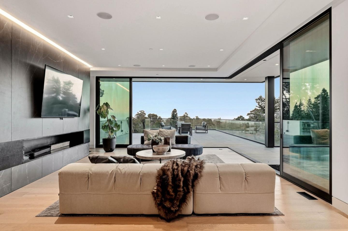950 Macadamia DR